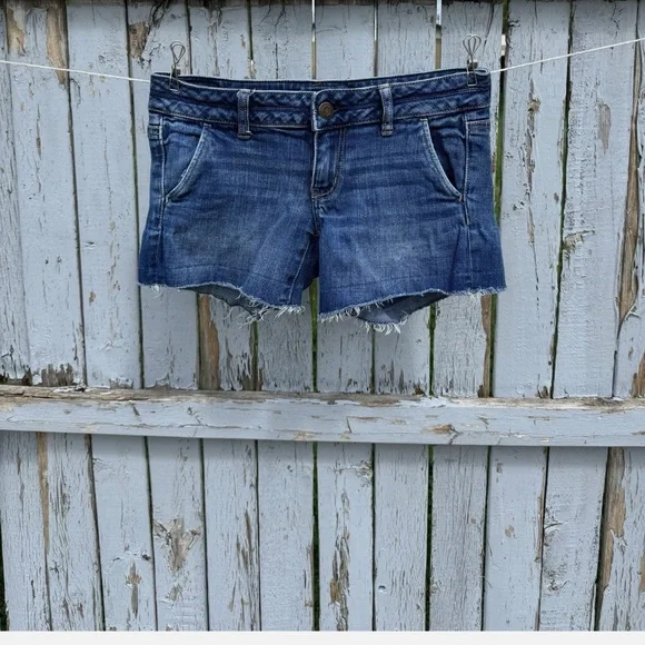 American Eagle Women’s Denim Shorts Size 4 Cut Off Style Stretch Fit - Picture 1 of 5